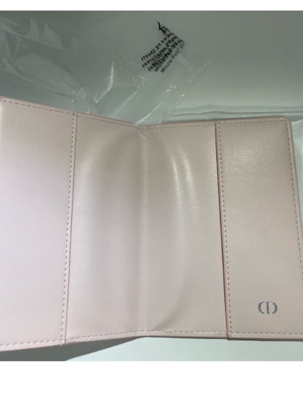 Dior beauty perfume gift passport holder - Picture 4 of 7